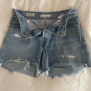 Levi’s Wedgie Shorts, Size 26